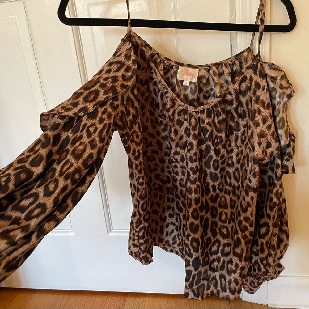 Parker cold shoulder leapord top